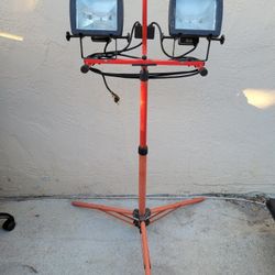  Craftsman Dual-Head Tri Pod LED Work Light