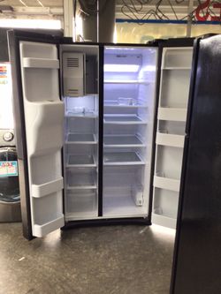 Samsung RS25J500DSG 25 cu. ft. Side-by-Side Refrigerator – Reconditioned – $495