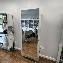 Led Lighted Free Standing Single Styling Station