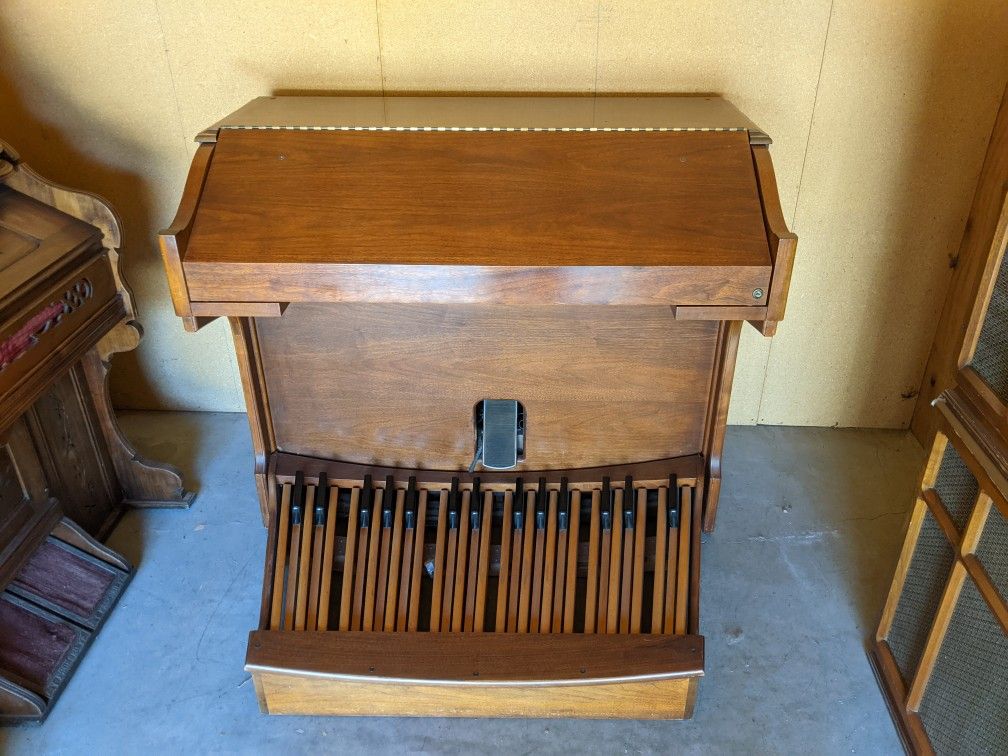 Allen TC -1 Church Organ