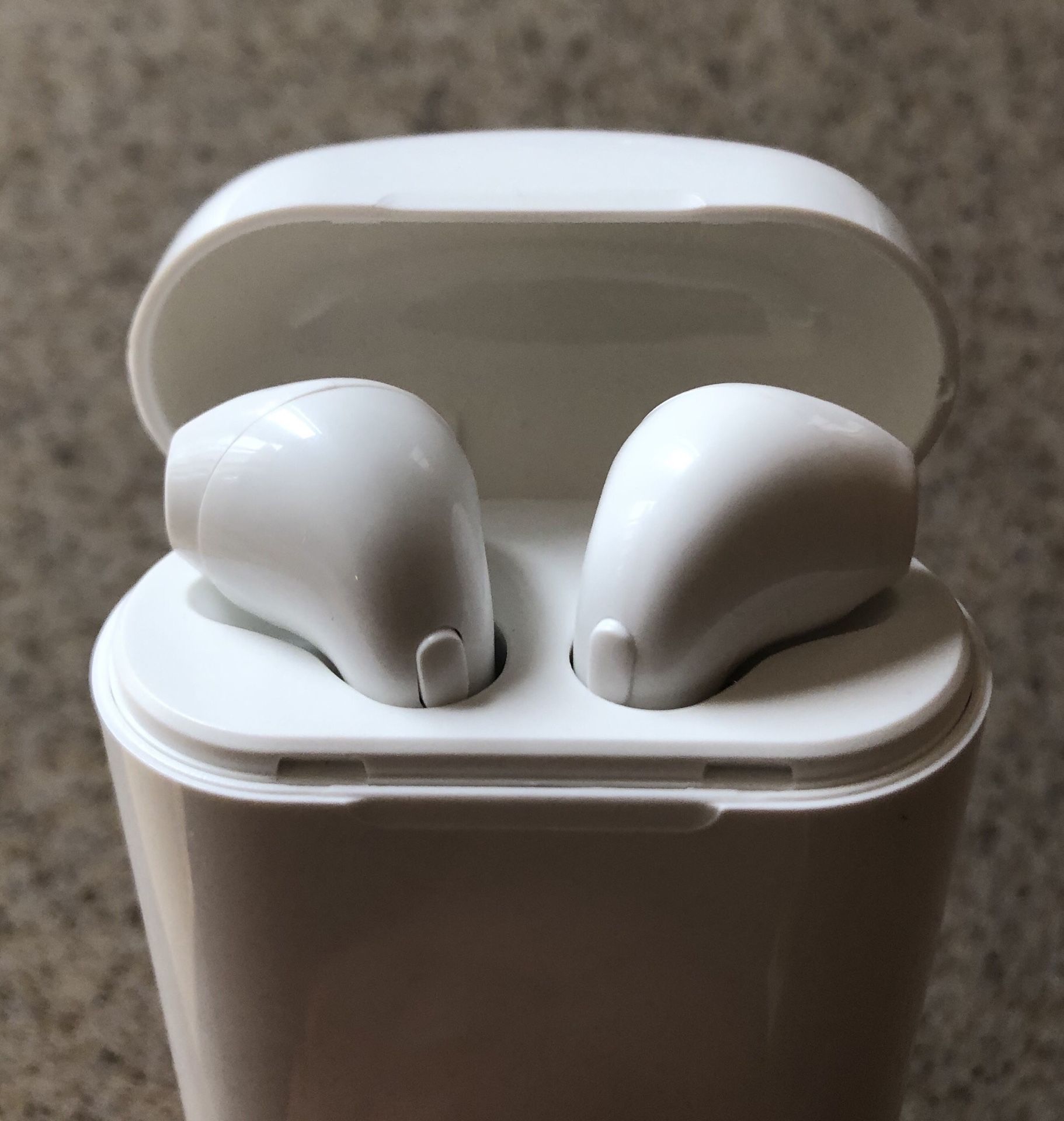 Wireless Bluetooth earbuds/headphones with charging case