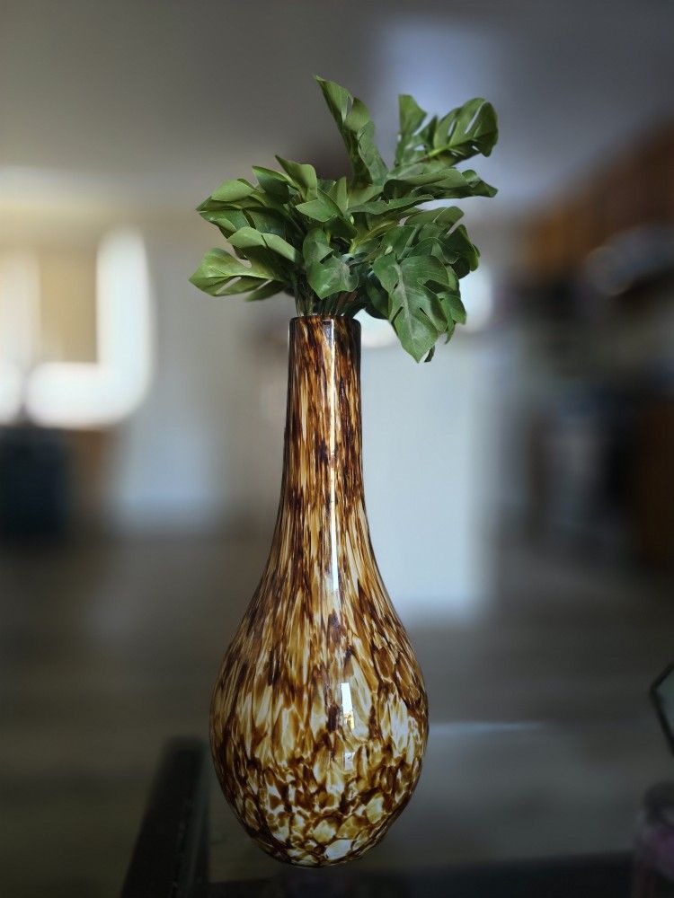 Vase w/ Fake Plant