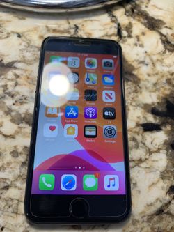 IPhone 8 64 GB UNLOCKED