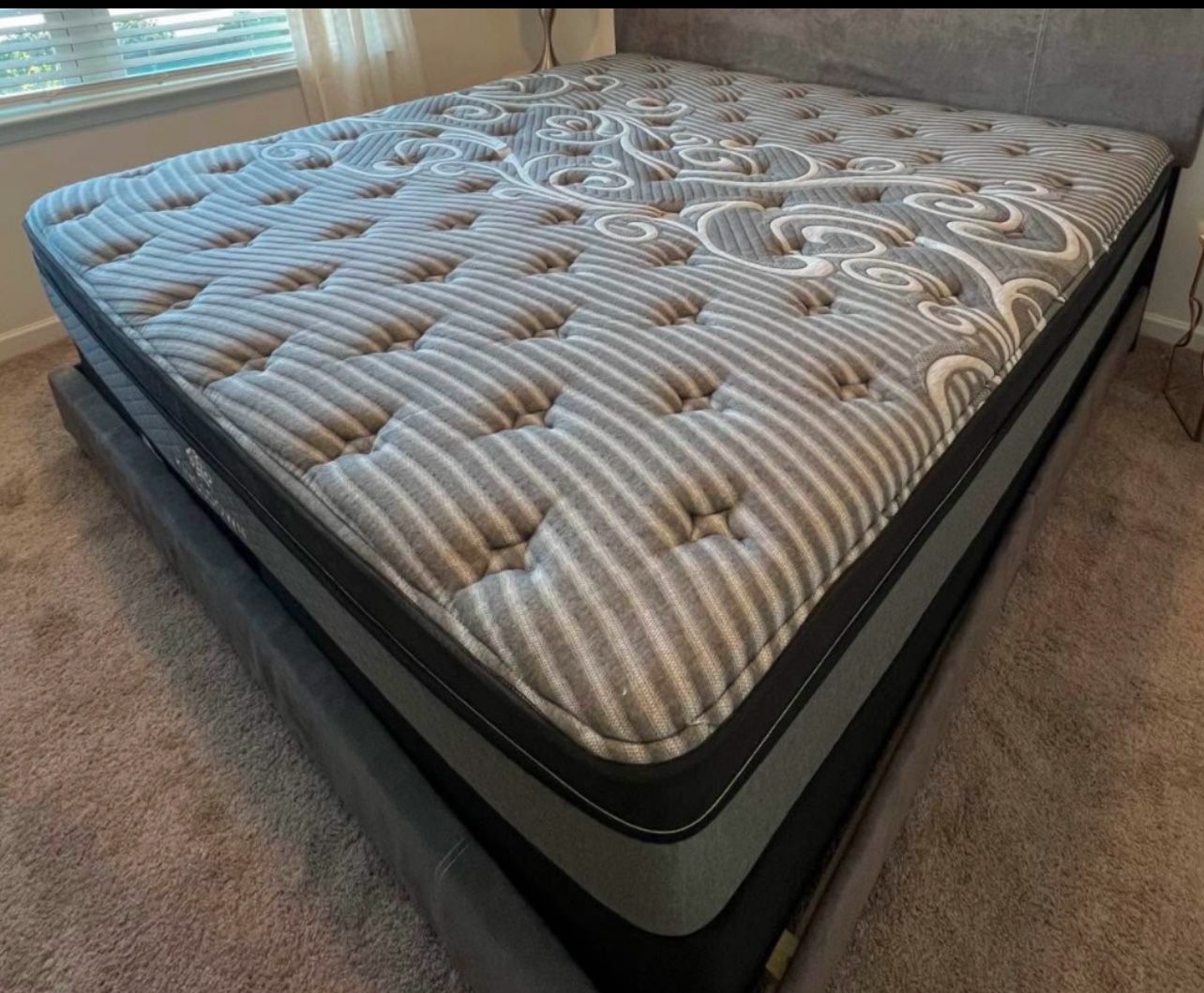 Lovely 🌹QUEEN 🌹MATTRESS AND🌹 BOX SPRING 