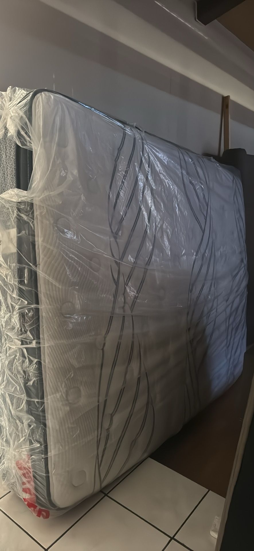 BRAND NEW QUEEN MATTRESS