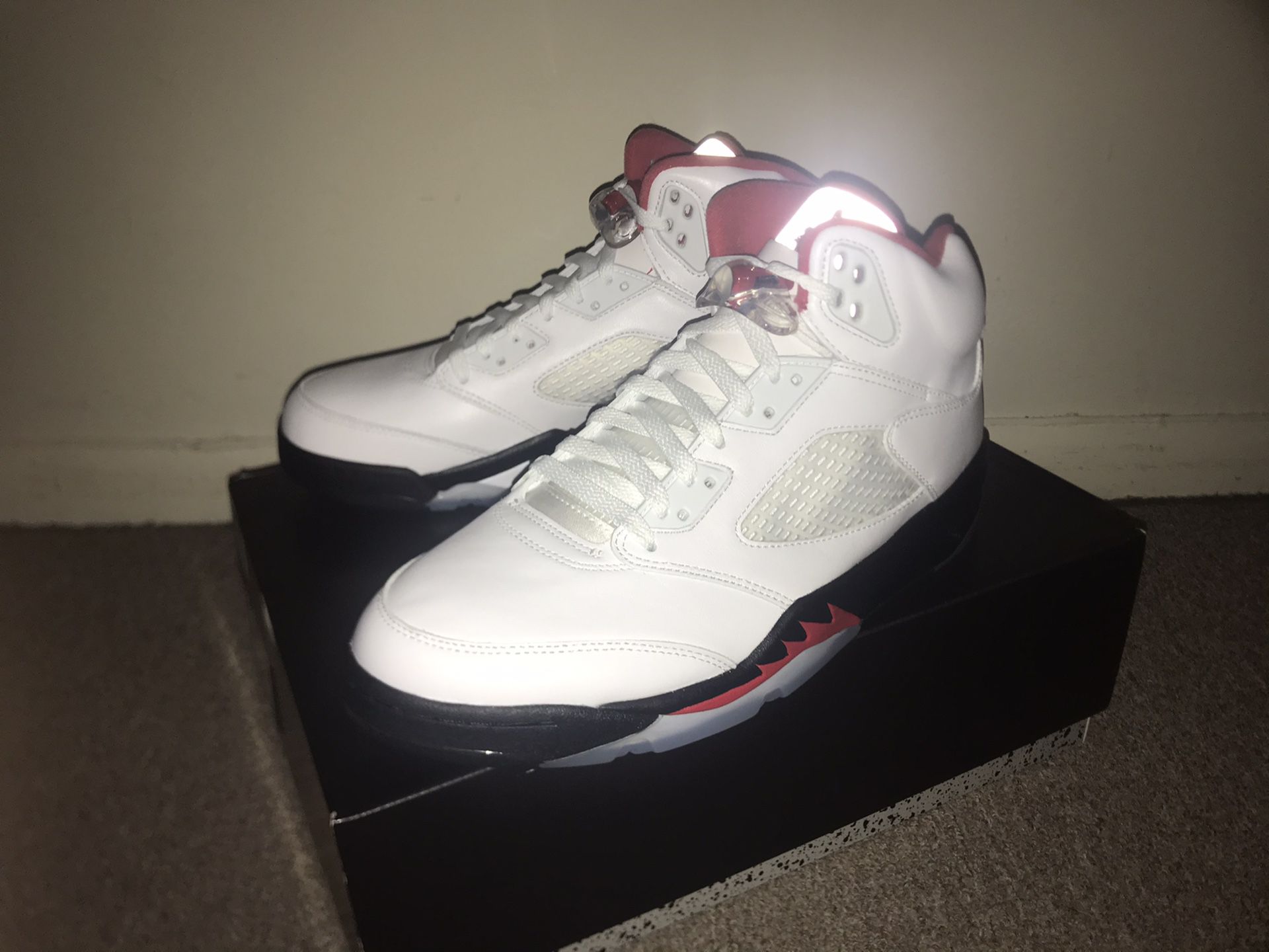 NEW JORDAN 5 FIRE RED SILVER TONGUE (2020) SIZE 11