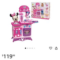 Animated Classics Junior Miinnie Mouse Flipping Fun Pretend Play Kitchen Set with Realistic Sounds, Multicolor Kitchen Playset for Kids Ages 2+, Inclu