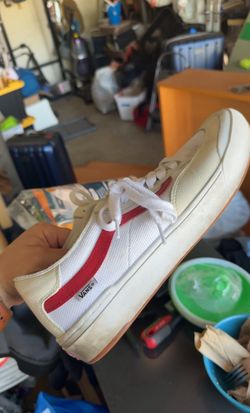 Vans Men Berle Sport Vintage Leather/Mesh Sneaker in Awesome White/Chili Pepper