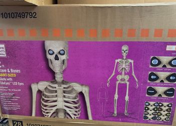 Giant Sized Skeleton (12 ft) with LifeEyes LCD Eyes **Brand New**