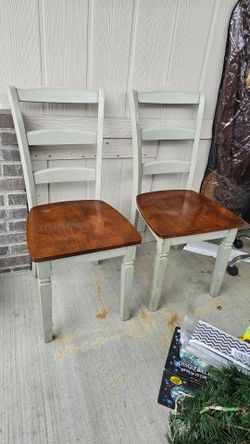 Set of 2 dining table chairs