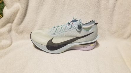 Brand New Nike Women's zoomX vaporfly 4 Size 9