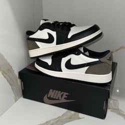 Air Jordan 1 Low Mocha Size 7Y / 8.5W