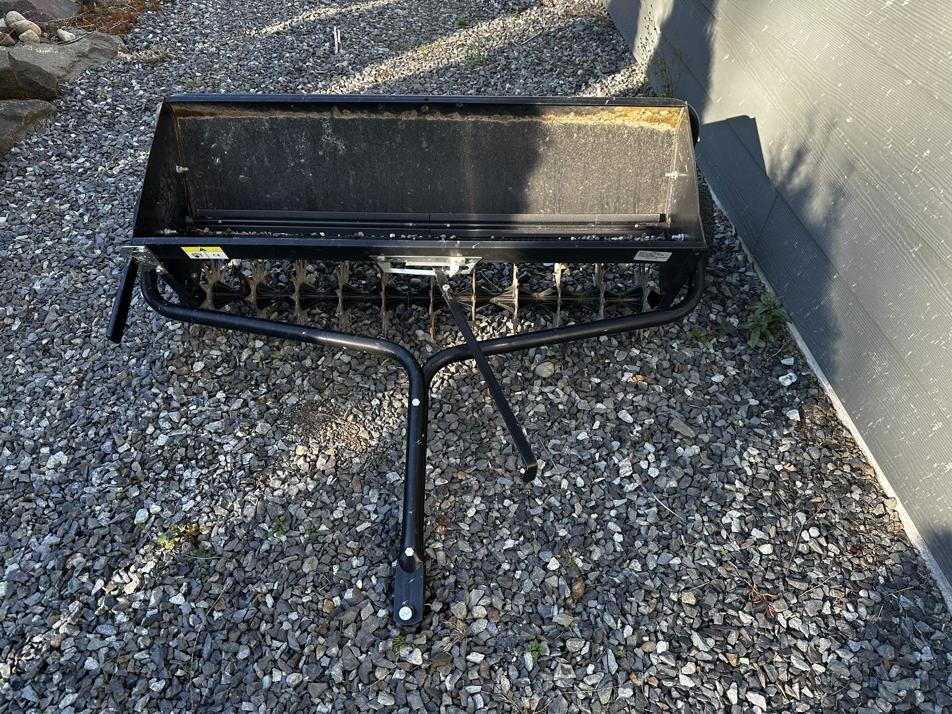 Drop Spreader / Aerator