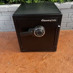 Sentry Safe (NO KEY) SEE ALL PICTURES…16” W By 19” D By 18” H… I Have The Combination  $55