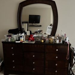 Dresser With Mirror