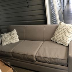 Pull out Couch 