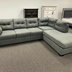 Maier Charcoal RAF Sectional

👈Financing Available Only $10 Down Payment🥳
