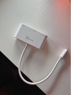 White USBC adaptor To HDMI and USB