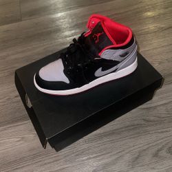 Jordan 1 Mid 