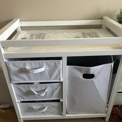 BABY CHANGING TABLE