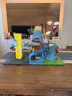 Matchbox Action Drivers Volcano Escape Playset