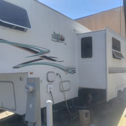 Fifth Wheel Trailer For Sale