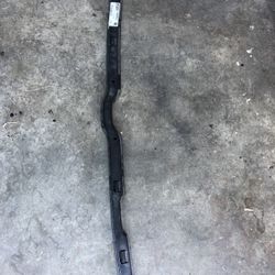 Tacoma Front Upper Bumper Retainer 98-00
