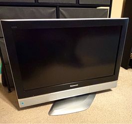 Panasonic TC-32LX50 - 32" HDTV LCD TV