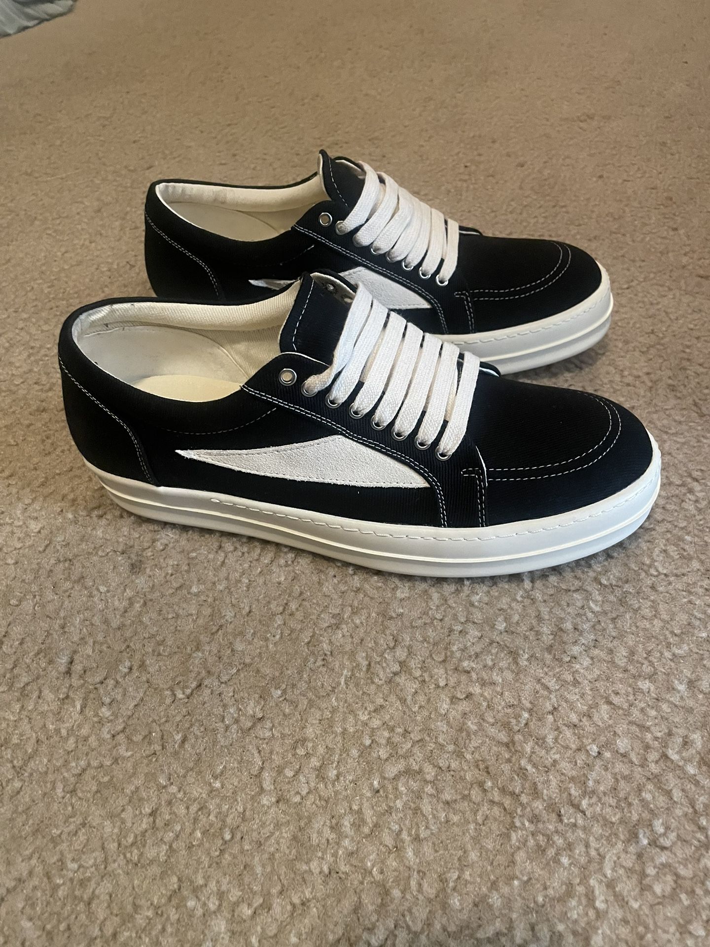 Rick Owen’s ( Size 9.5/10 )