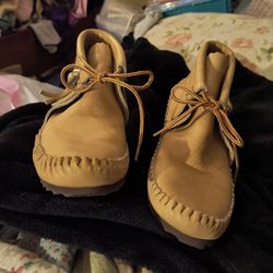 Minnetonka Moccasin fringe back zip boot.  
