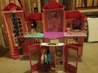 Barbie house/ barbie closet