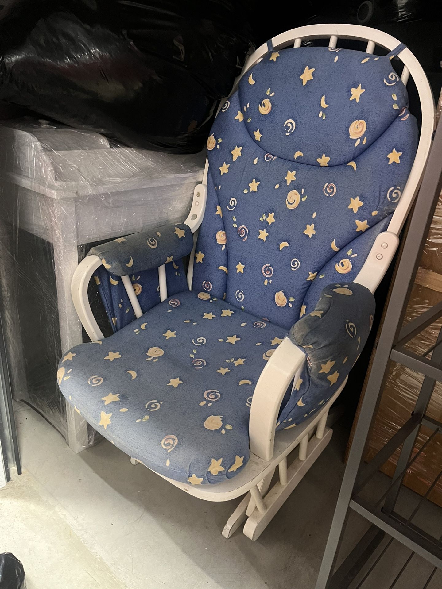 Nursing Chair/Rocking Chair