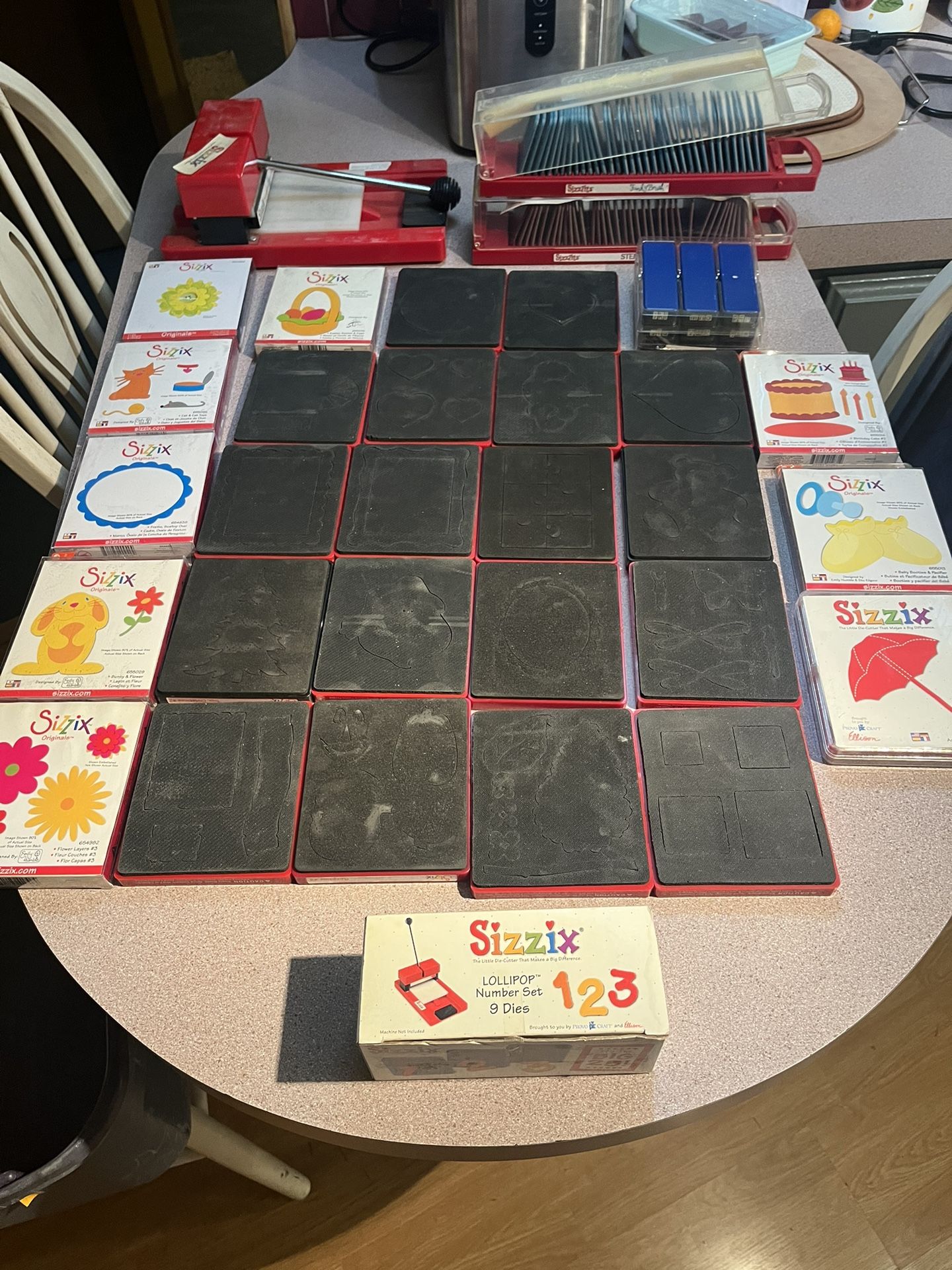 Sizzix Cutter And Multiple Templates