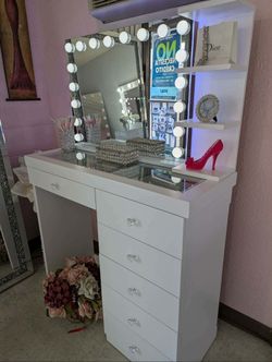 Vanity with Bluetooth 