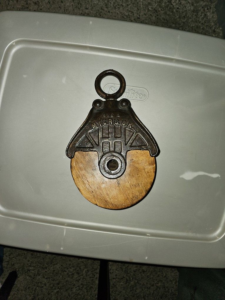 Antique Myers Barn Pulley