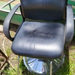 1 Barber Chair With Pump.     1 Barber Chair With No Base