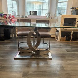 Dining room table
