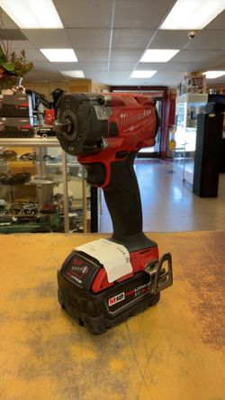Milwuakee 3/8” Compact impact wrench with M18 Red Lithium XC 5.0
