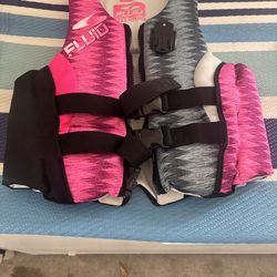 Women’s fluid LG life vest with camera attachment