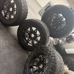 rims and tires 35x12.50xR20 Toyo tires