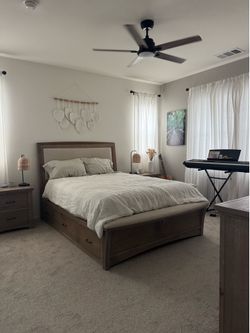 5 Piece Solid Wood Queen Bedroom Set