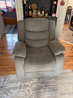 Bobs furniture power recliner