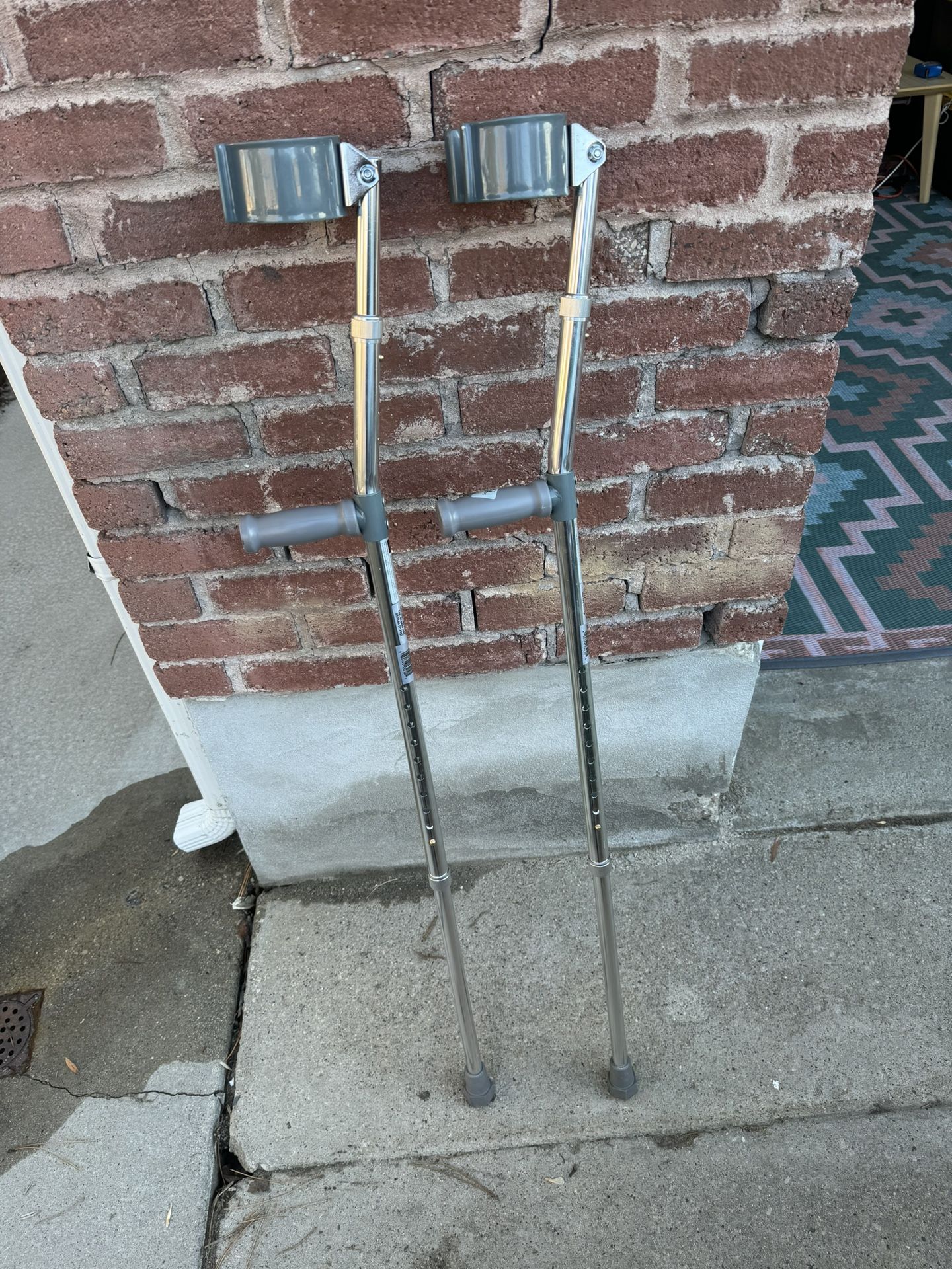 Medline Aluminum Forearm Crutches