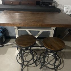 Dining Table With 2 Bar Stools