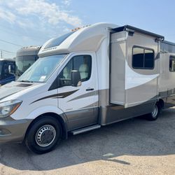 2014 Winnebago view 24V Mercedes diesel sprinter with large slide out 