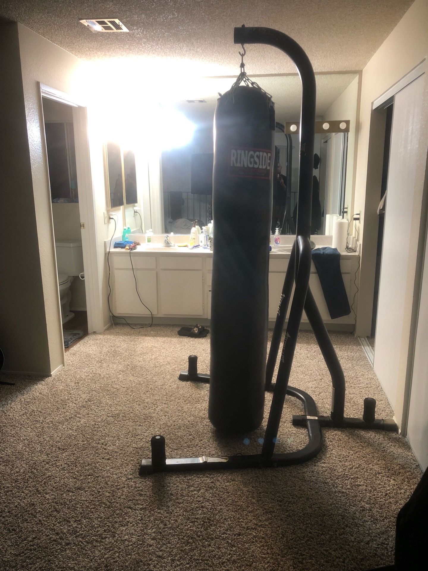 100lb/ 6ft punching bag + stand
