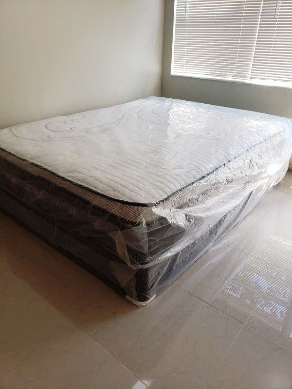 NEW QUEEN PILLOW TOP MATTRESS. Bed frame is not available. Take it home same day 👍