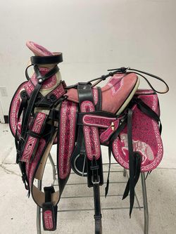 Nueva montura charra con bordados