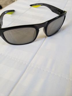 Puma polarized sunglasses like new