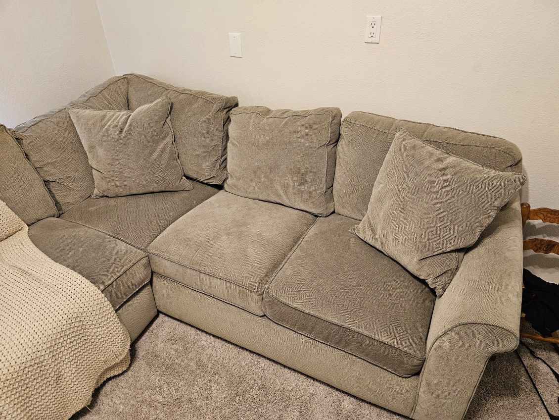 Harvertys sectional (3 Piece)